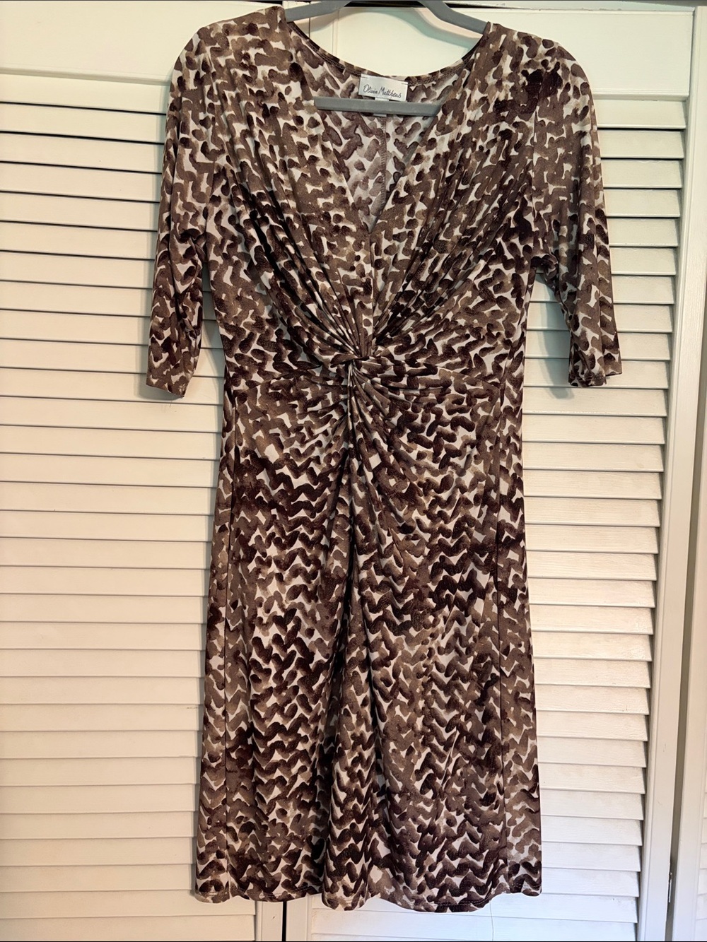 Olivia Matthews Knee-Length Ruched Dress Metallic Gold Brown Abstract Print